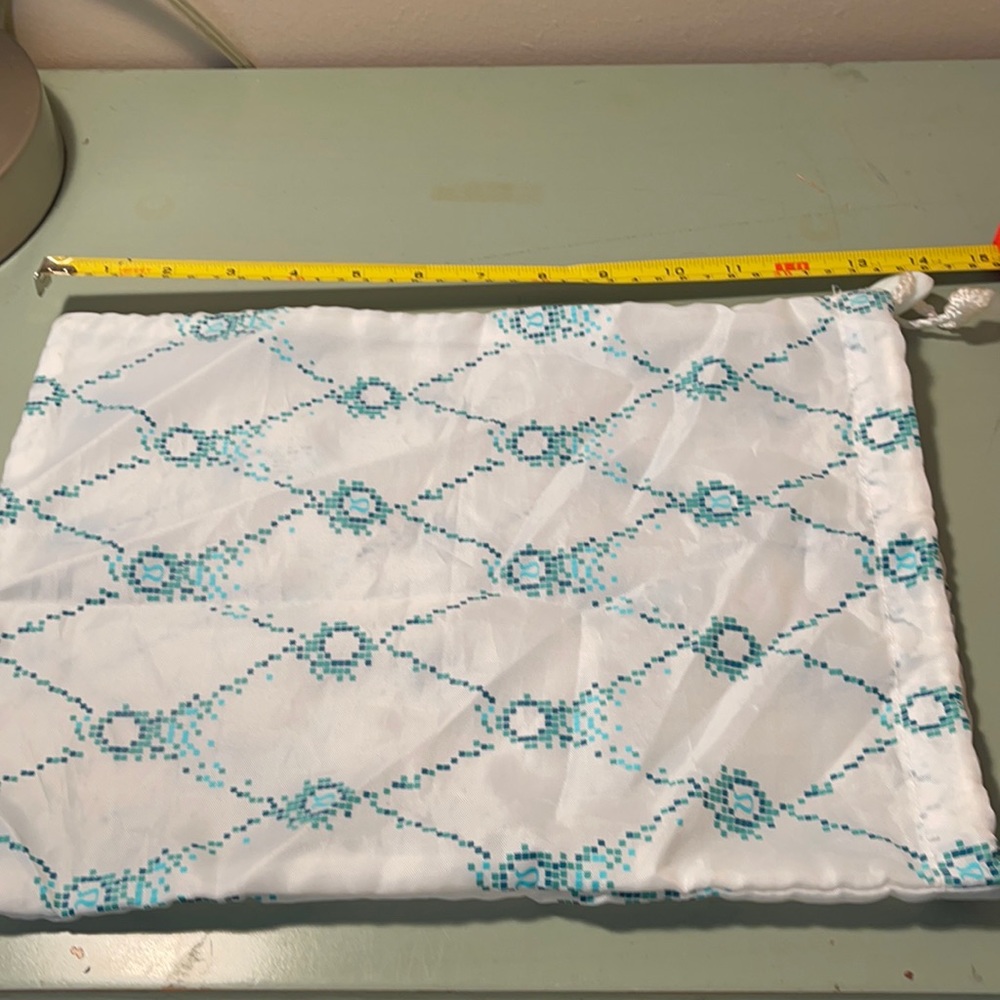 Lululemon bag for inside of gym bag